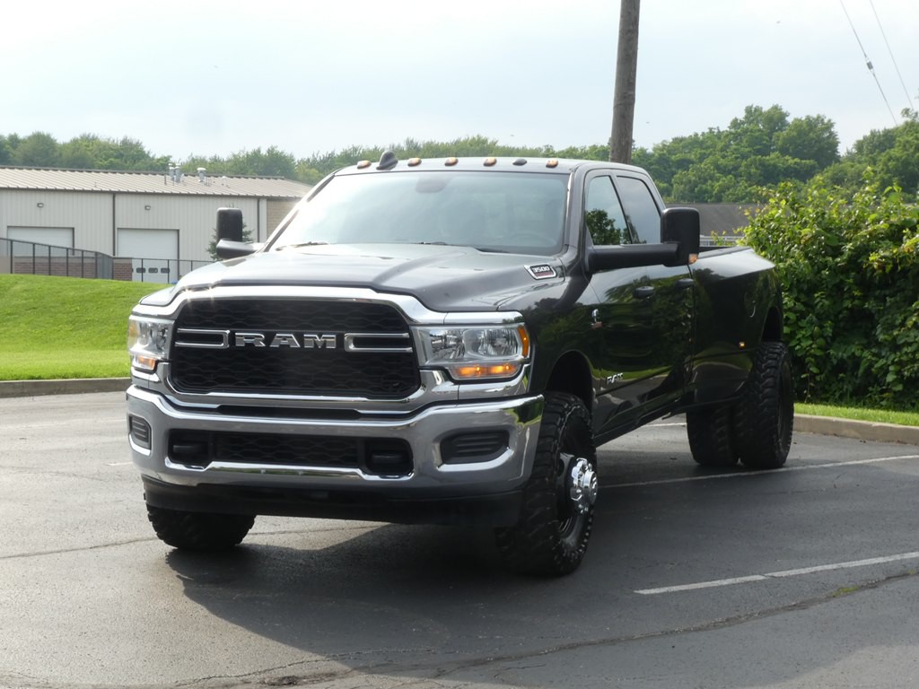 2022 RAM 3500 Image 9