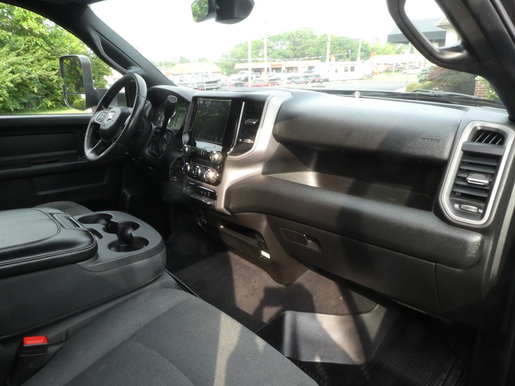 2022 RAM 3500 Image 15