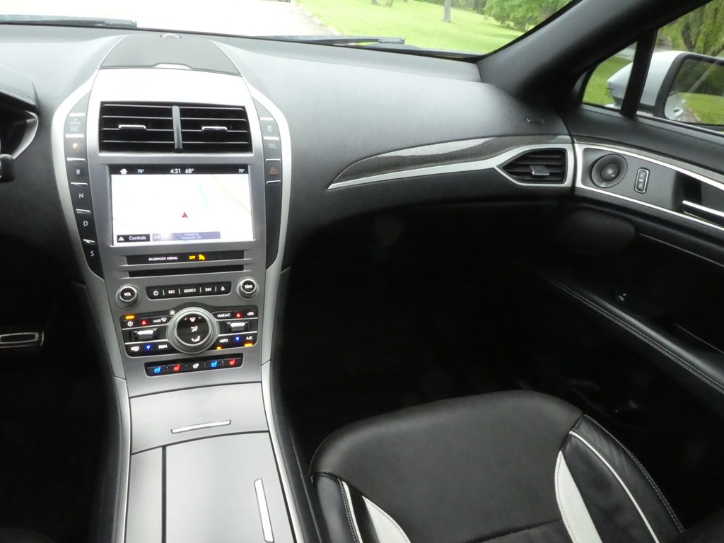 2017 Lincoln MKZ Image 31