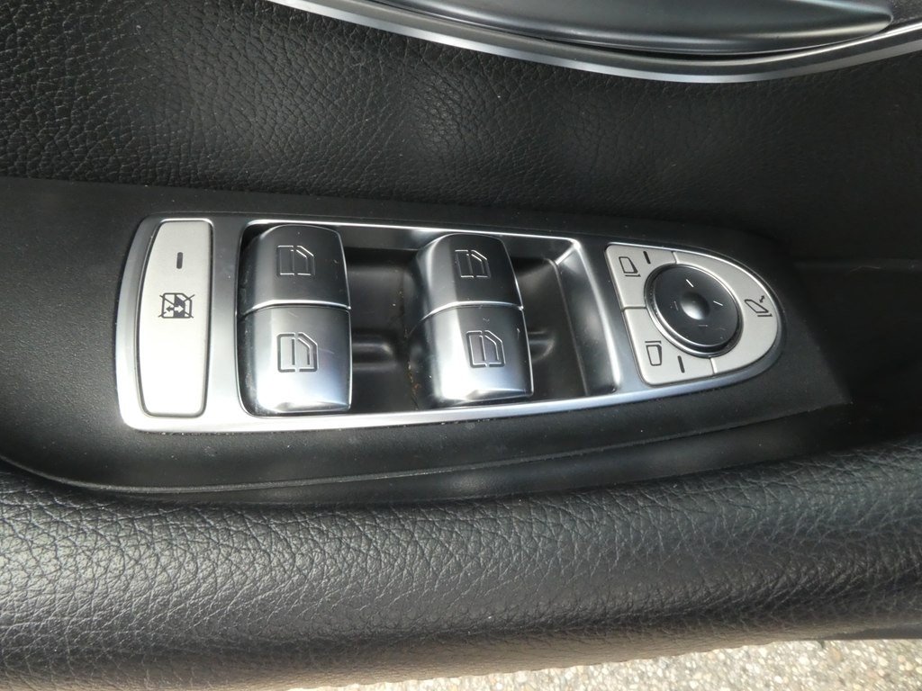 2017 Mercedes-Benz E-Class Image 11