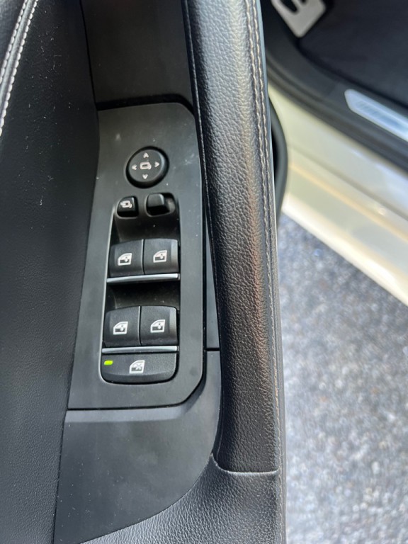 2020 BMW 5 Series Image 27
