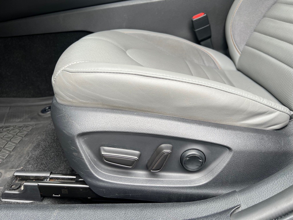 2019 Toyota Avalon Image 13