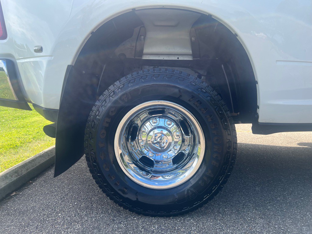 2024 RAM 3500 Image 32