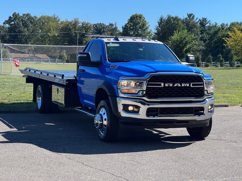 2023 RAM 5500 Image 3