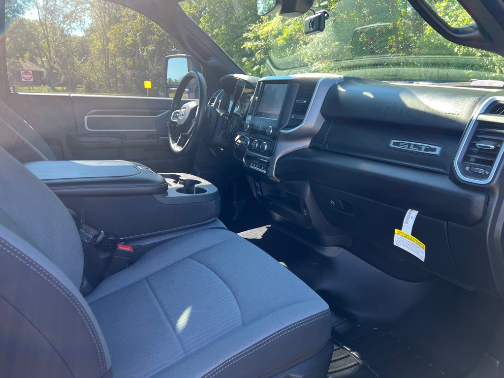 2023 RAM 5500 Image 24