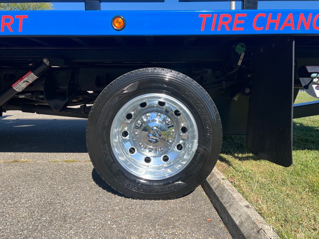 2023 RAM 5500 Image 32
