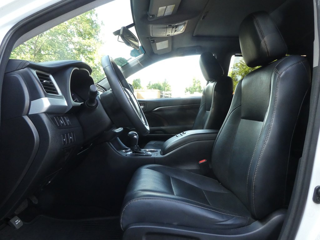 2016 Toyota Highlander Image 14