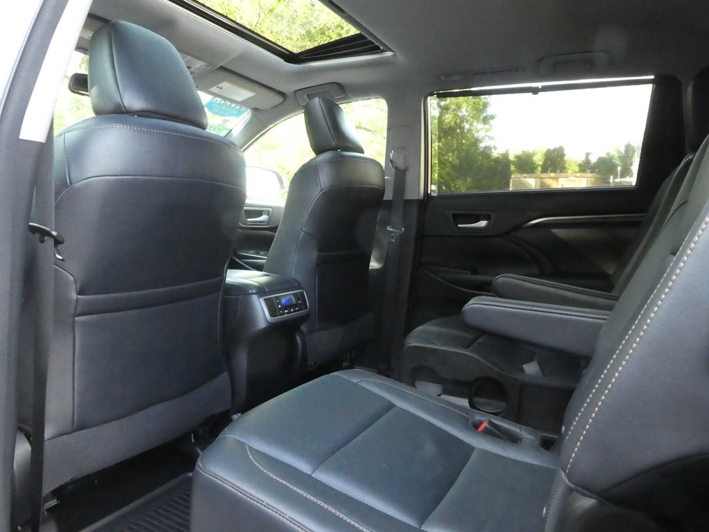 2016 Toyota Highlander Image 15
