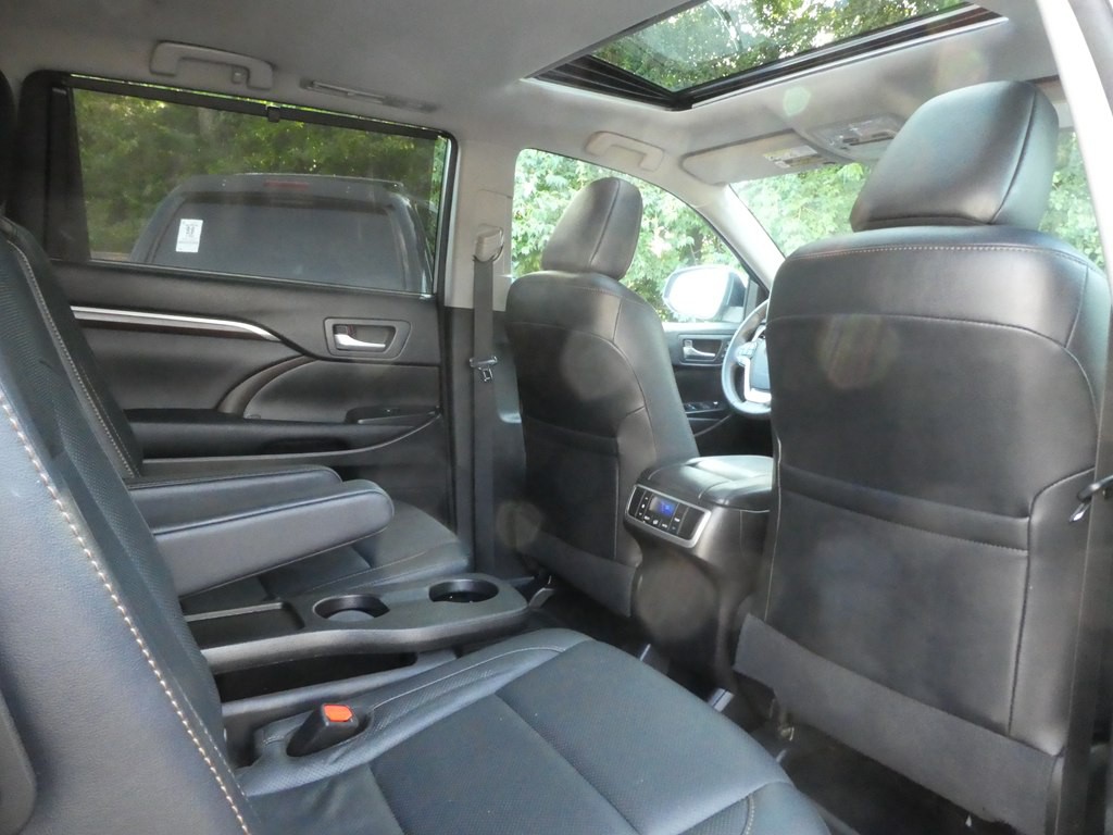 2016 Toyota Highlander Image 20
