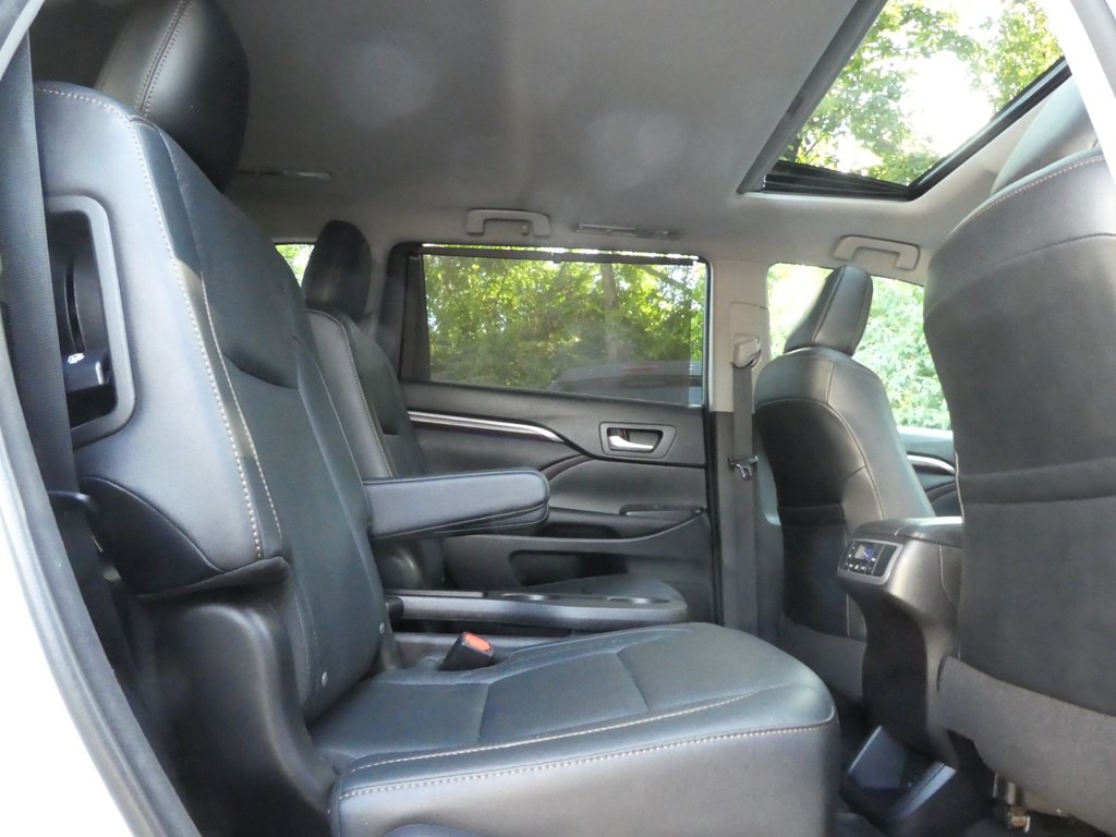 2016 Toyota Highlander Image 21