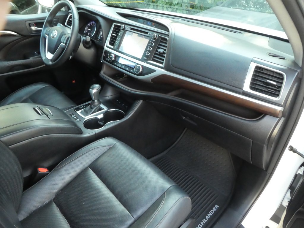 2016 Toyota Highlander Image 23