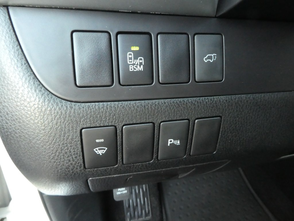 2016 Toyota Highlander Image 26