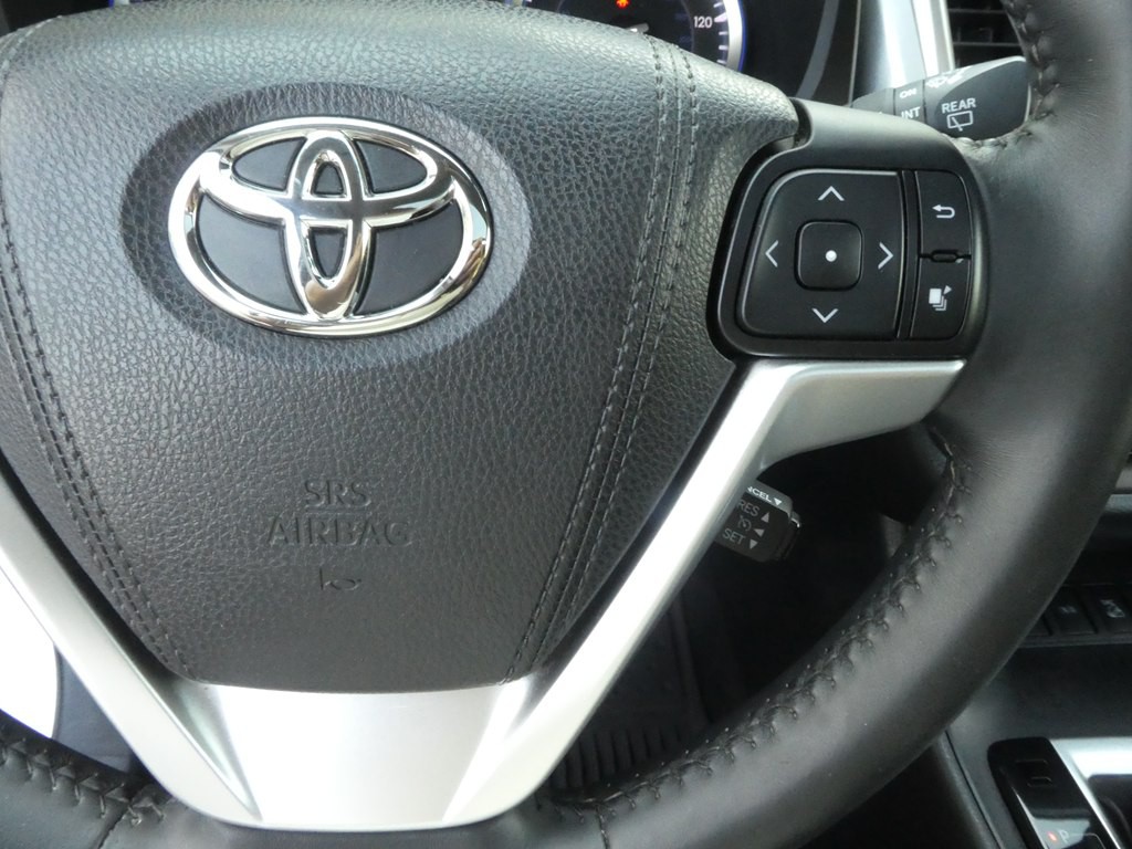 2016 Toyota Highlander Image 29