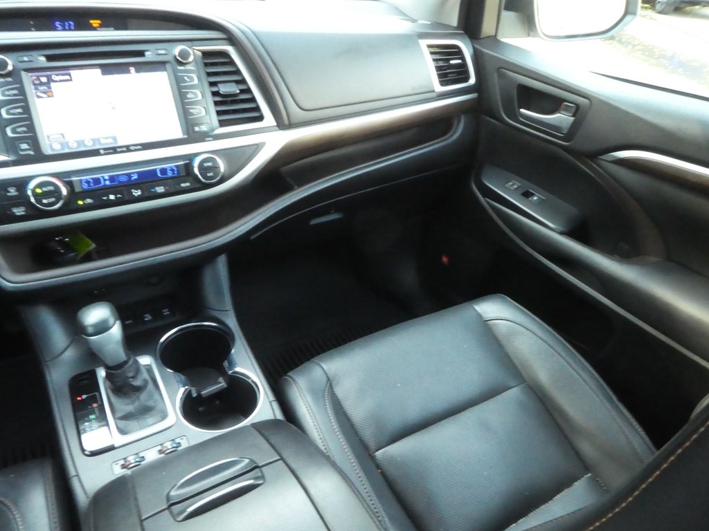 2016 Toyota Highlander Image 35