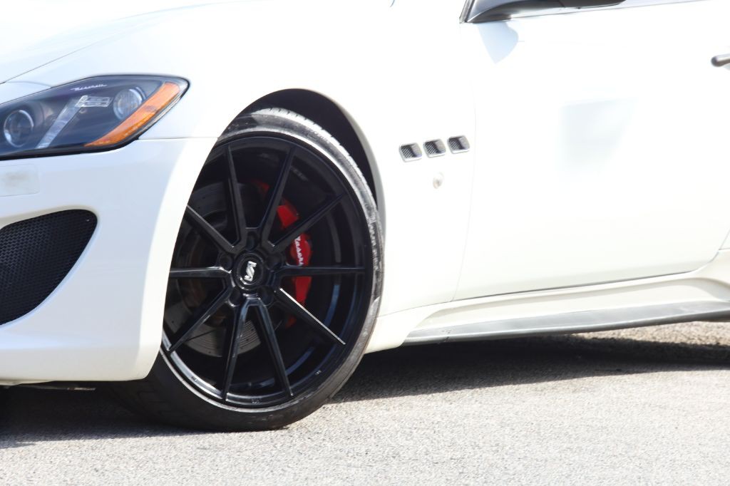 2014 Maserati GranTurismo Image 3