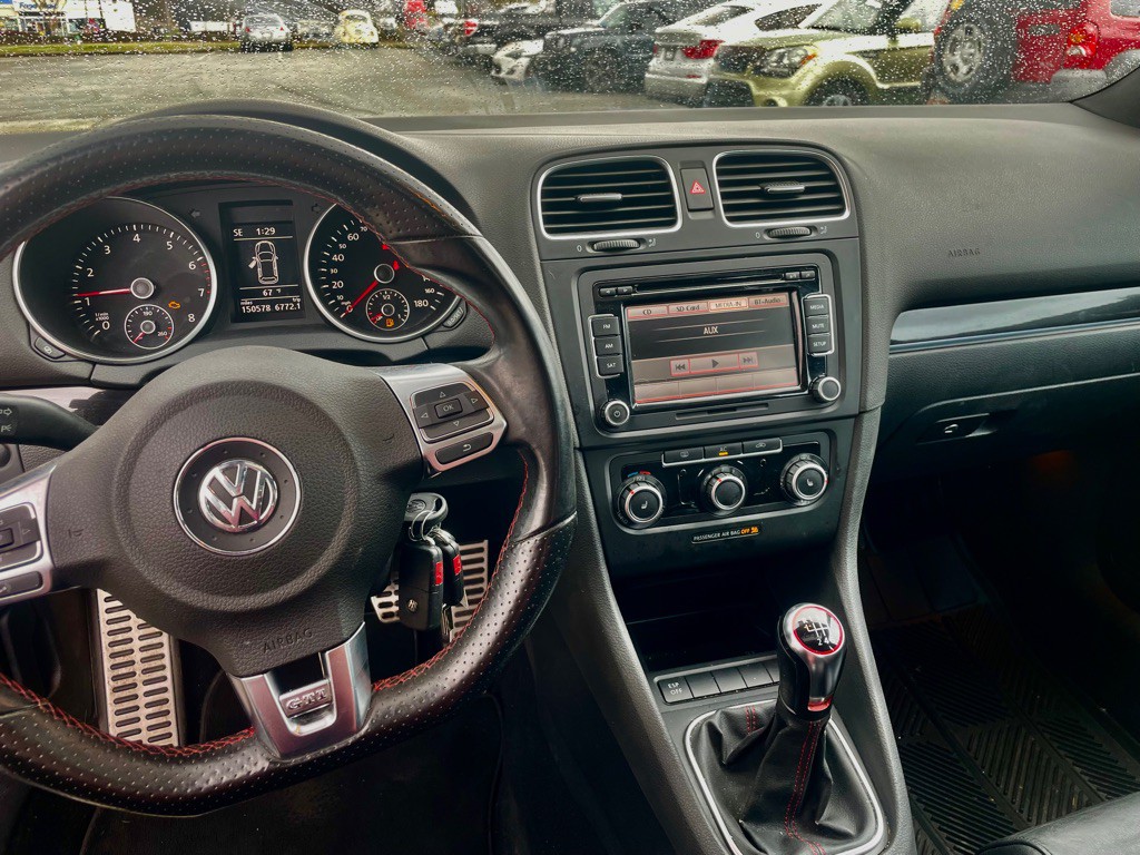 2010 Volkswagen GTI Image 8