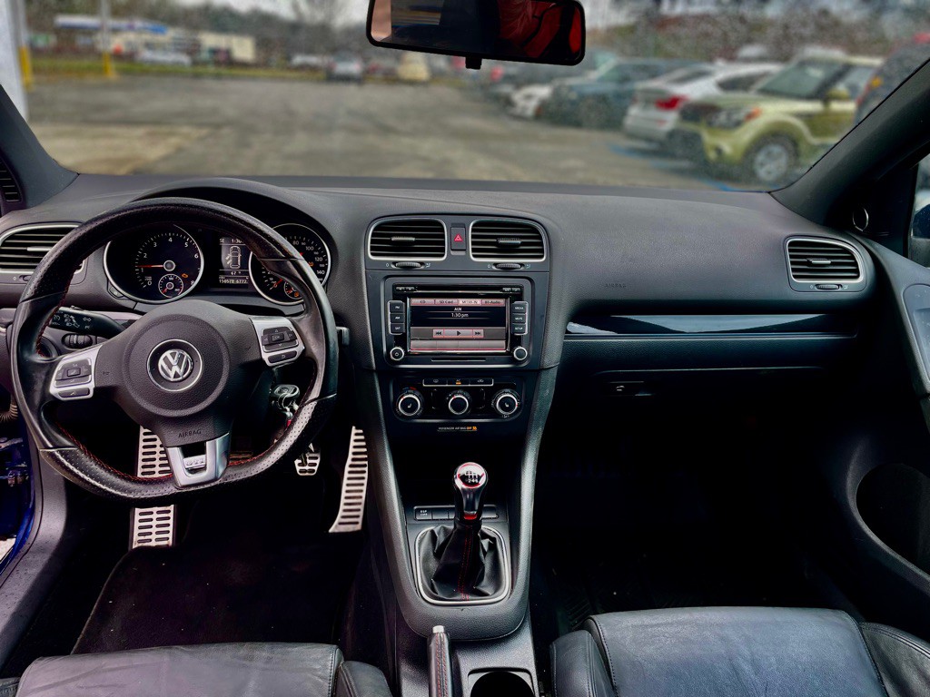 2010 Volkswagen GTI Image 10