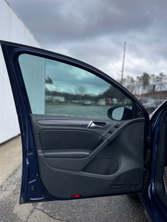 2010 Volkswagen GTI Image 12