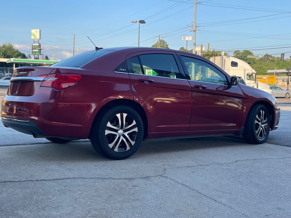 2014 Chrysler 200 Image 3
