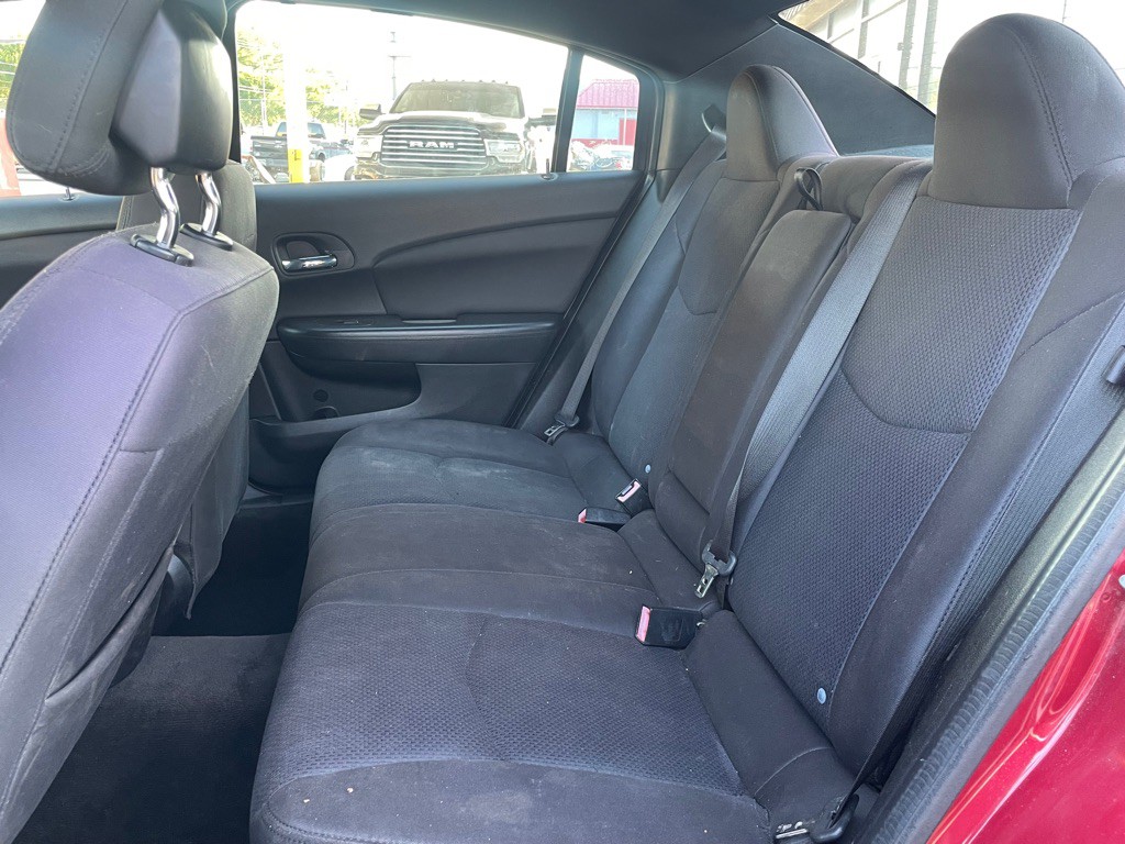 2014 Chrysler 200 Image 6