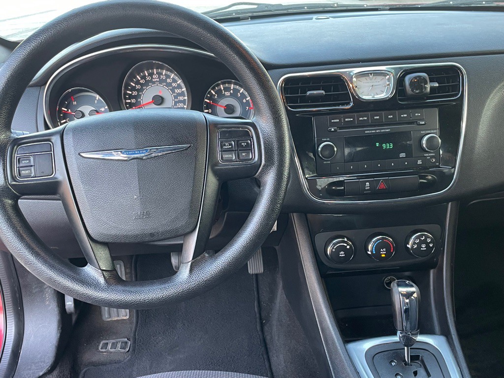 2014 Chrysler 200 Image 7