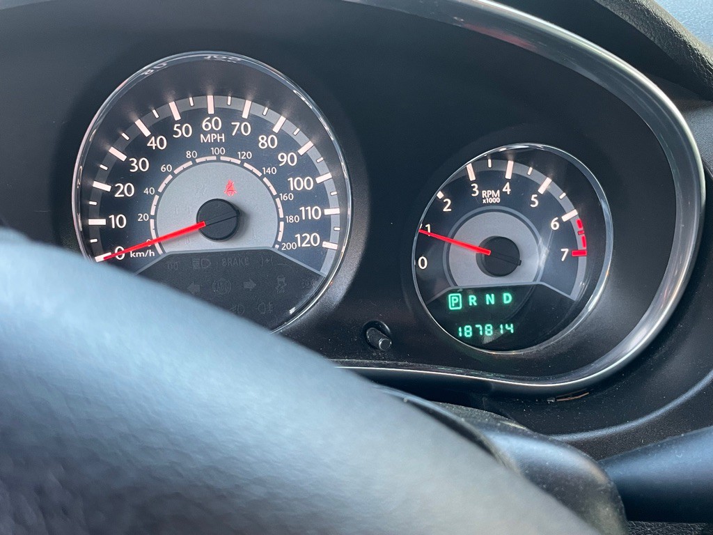 2014 Chrysler 200 Image 8