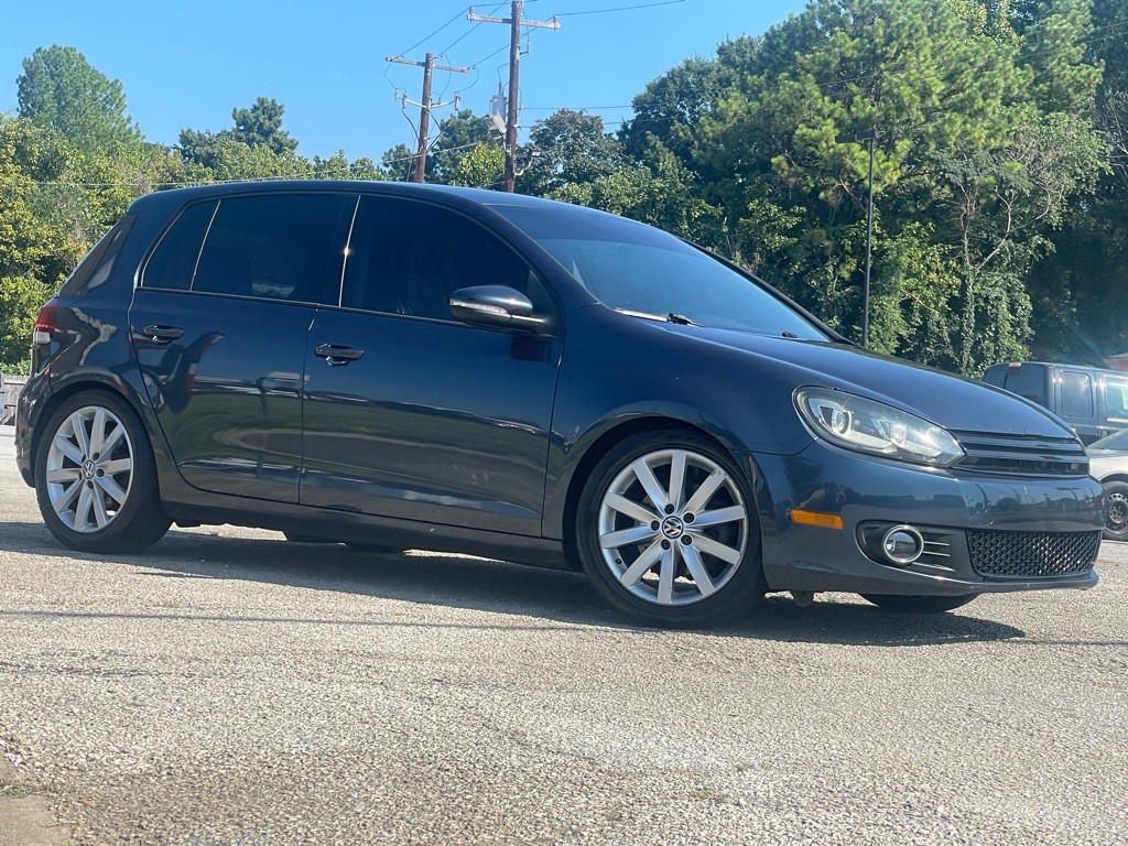 2011 Volkswagen Golf Image 2
