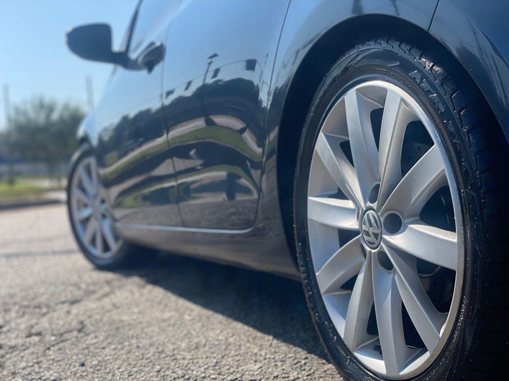 2011 Volkswagen Golf Image 5