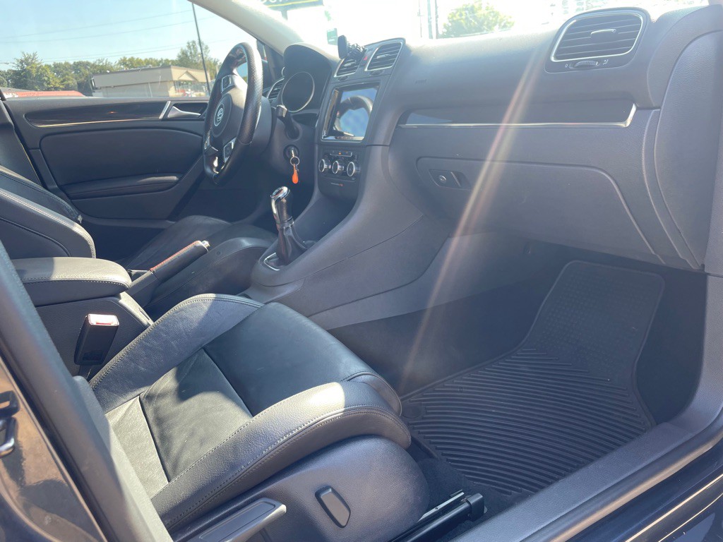 2011 Volkswagen Golf Image 8