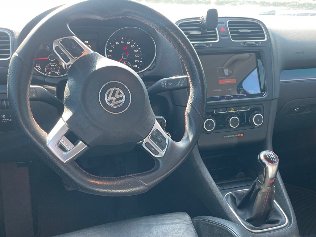 2011 Volkswagen Golf Image 10