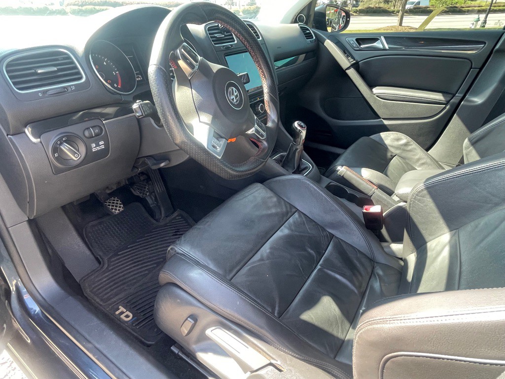 2011 Volkswagen Golf Image 12