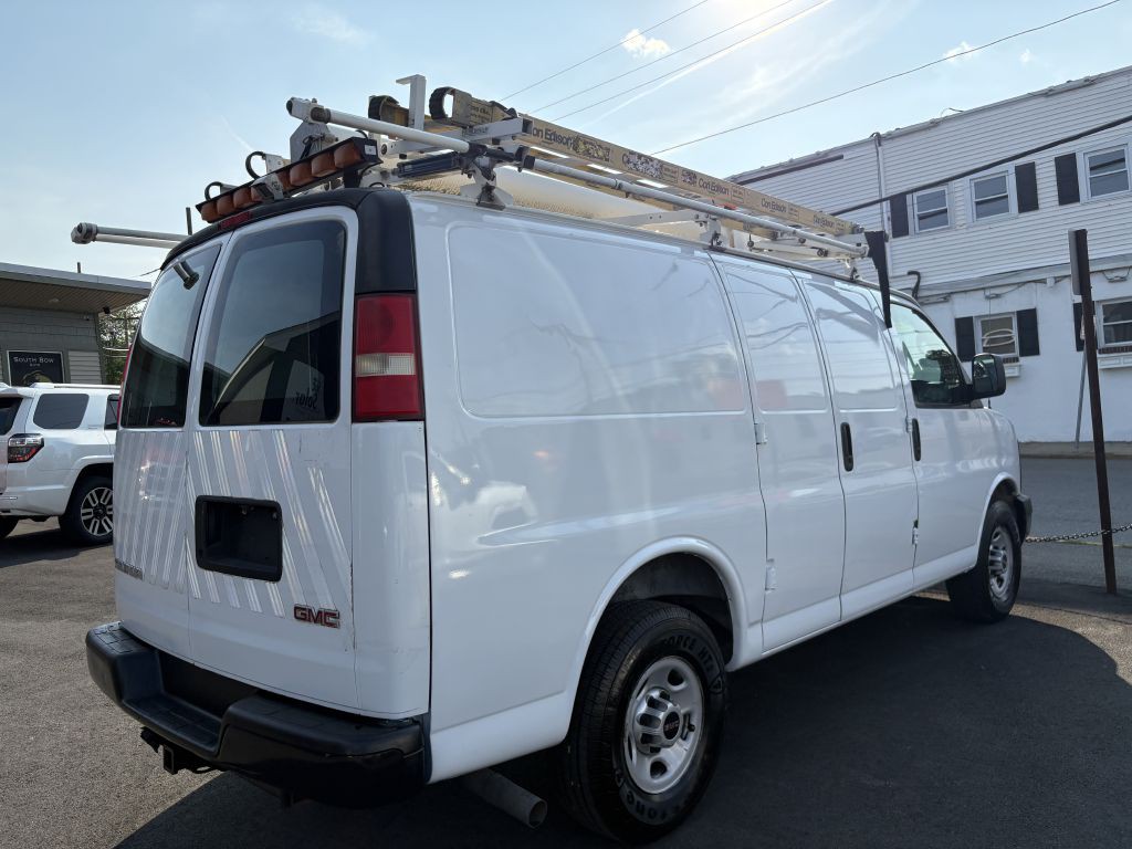 2013 GMC Savana Image 2