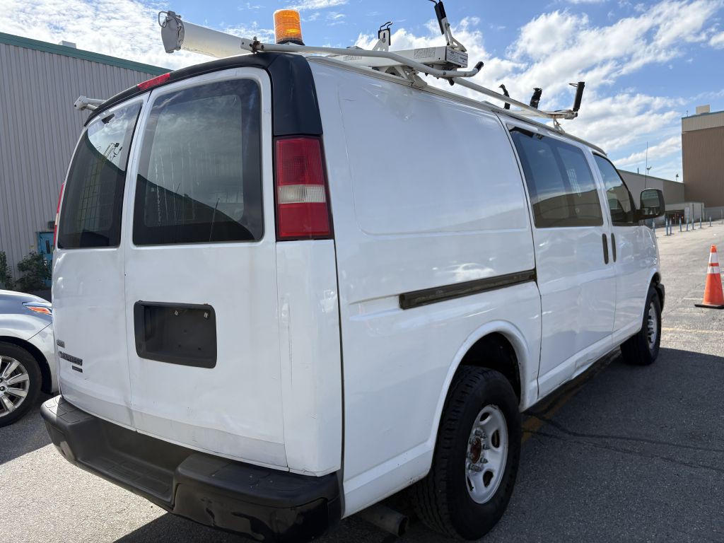 2011 Chevrolet Express Image 4