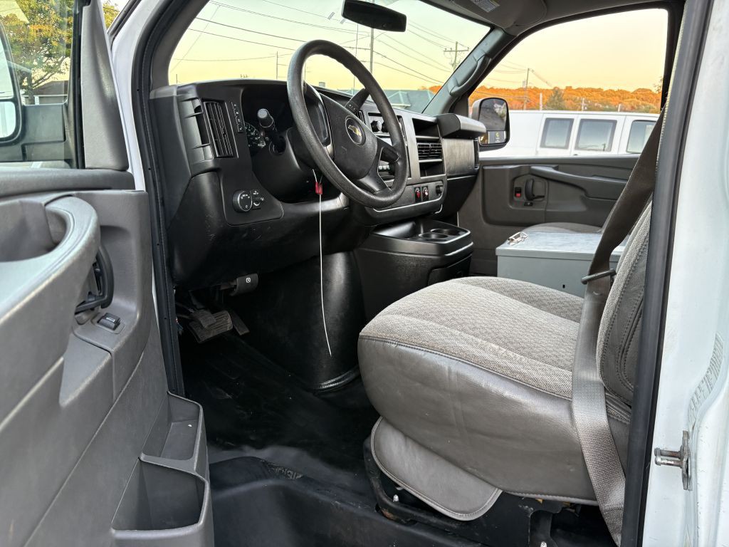 2014 Chevrolet Express Image 3