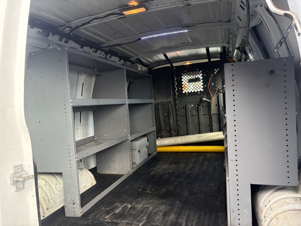 2014 GMC Savana Image 3