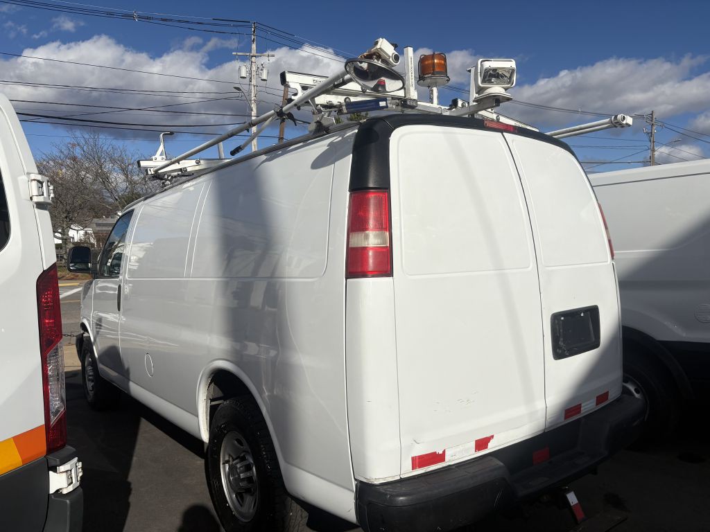 2015 Chevrolet Express Image 1