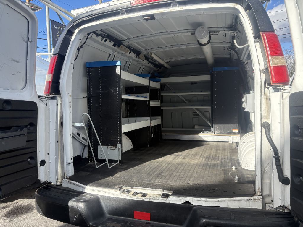 2015 Chevrolet Express Image 3