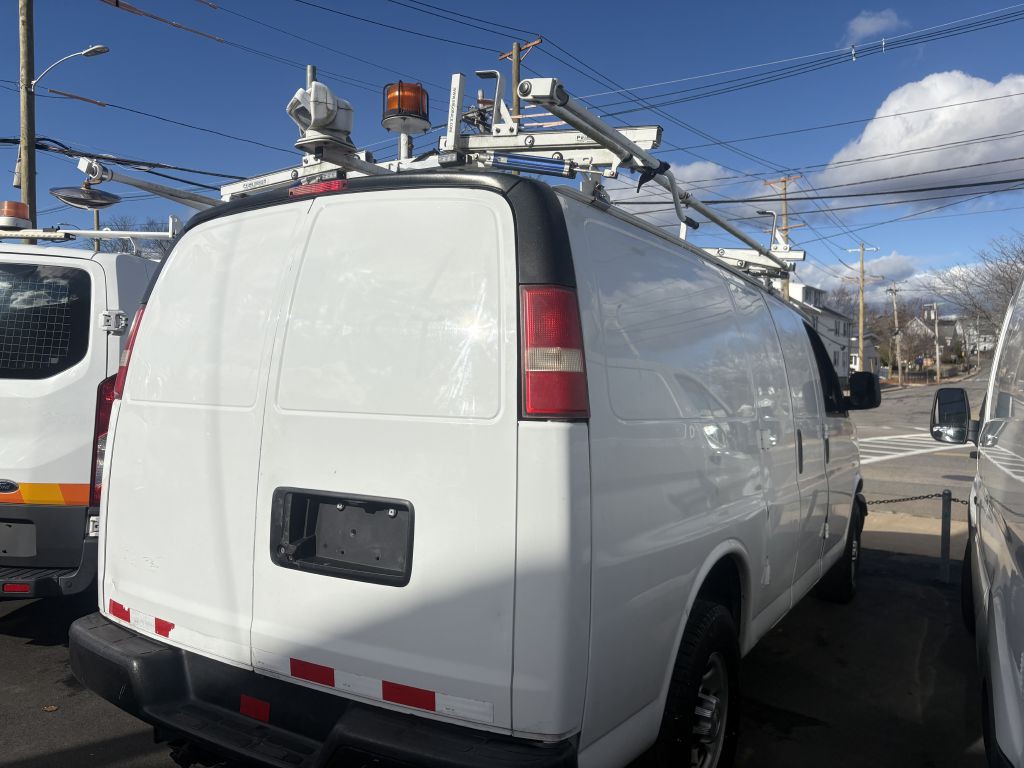 2015 Chevrolet Express Image 4