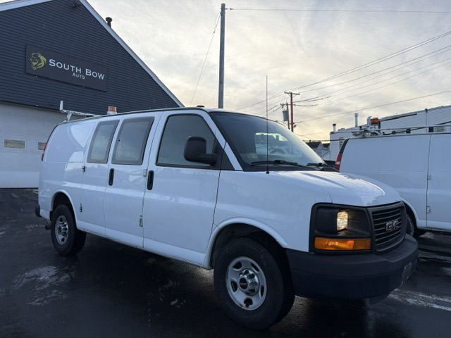 2014 GMC Savana Image 2