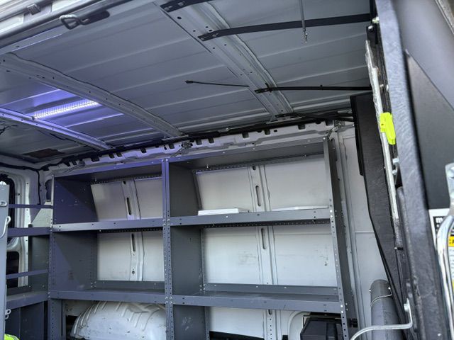 2014 GMC Savana Image 6