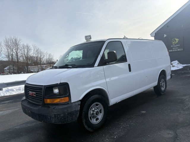 2015 GMC Savana Image 2