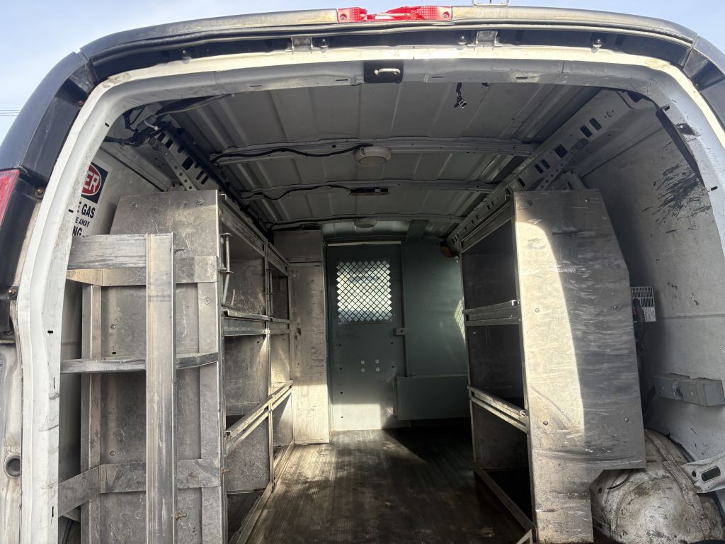 2015 GMC Savana Image 5