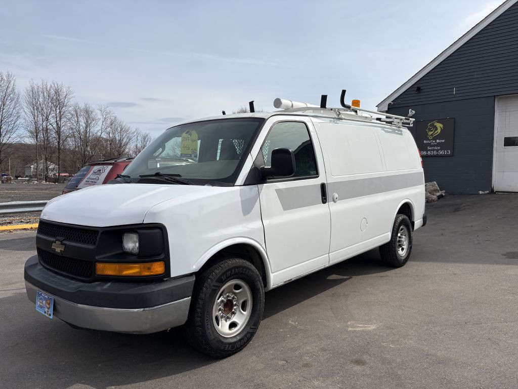 2017 Chevrolet Express Image 1