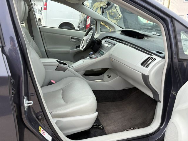 2010 Toyota Prius Image 2