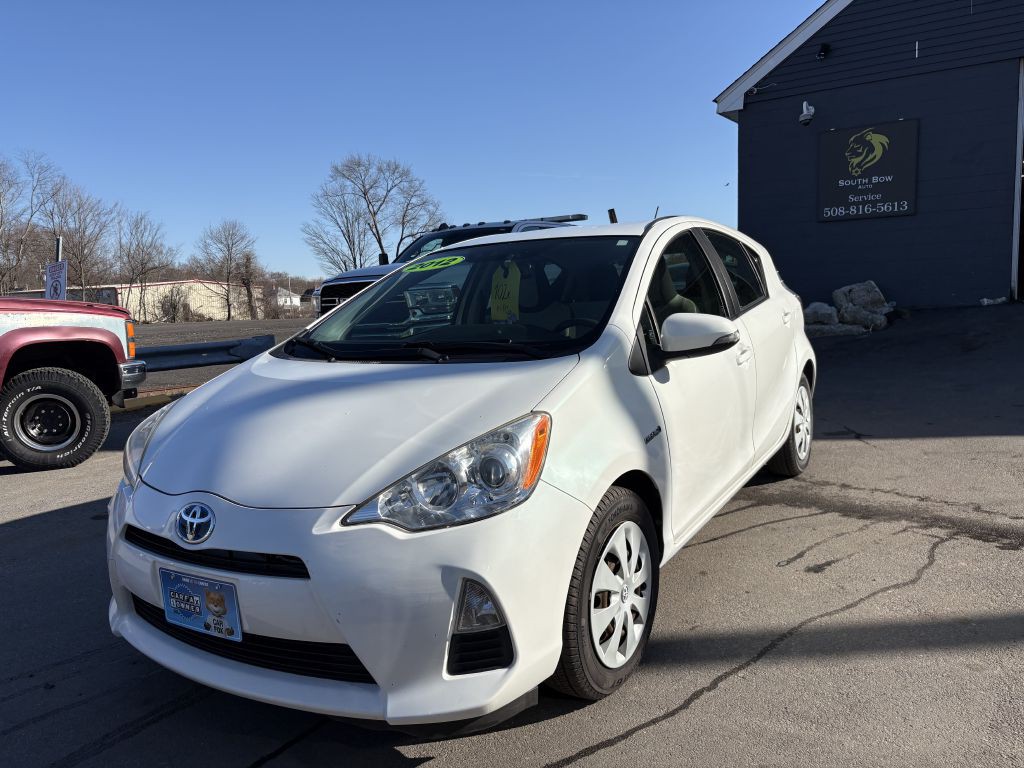 2012 Toyota Prius Image 2