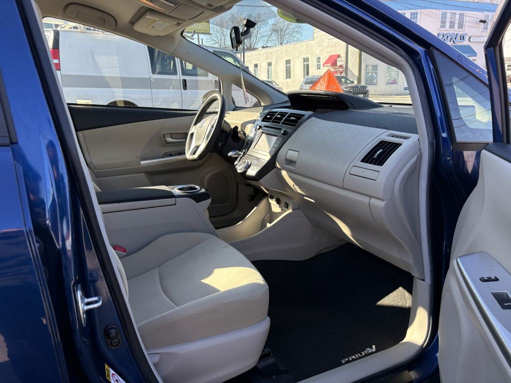 2012 Toyota Prius Image 2