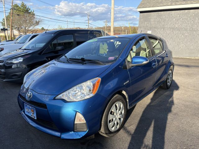 2014 Toyota Prius Image 10