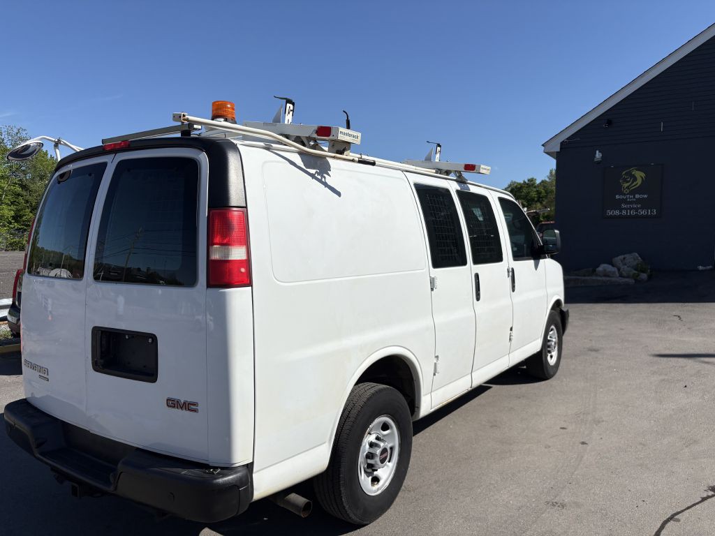 2014 GMC Savana Image 2