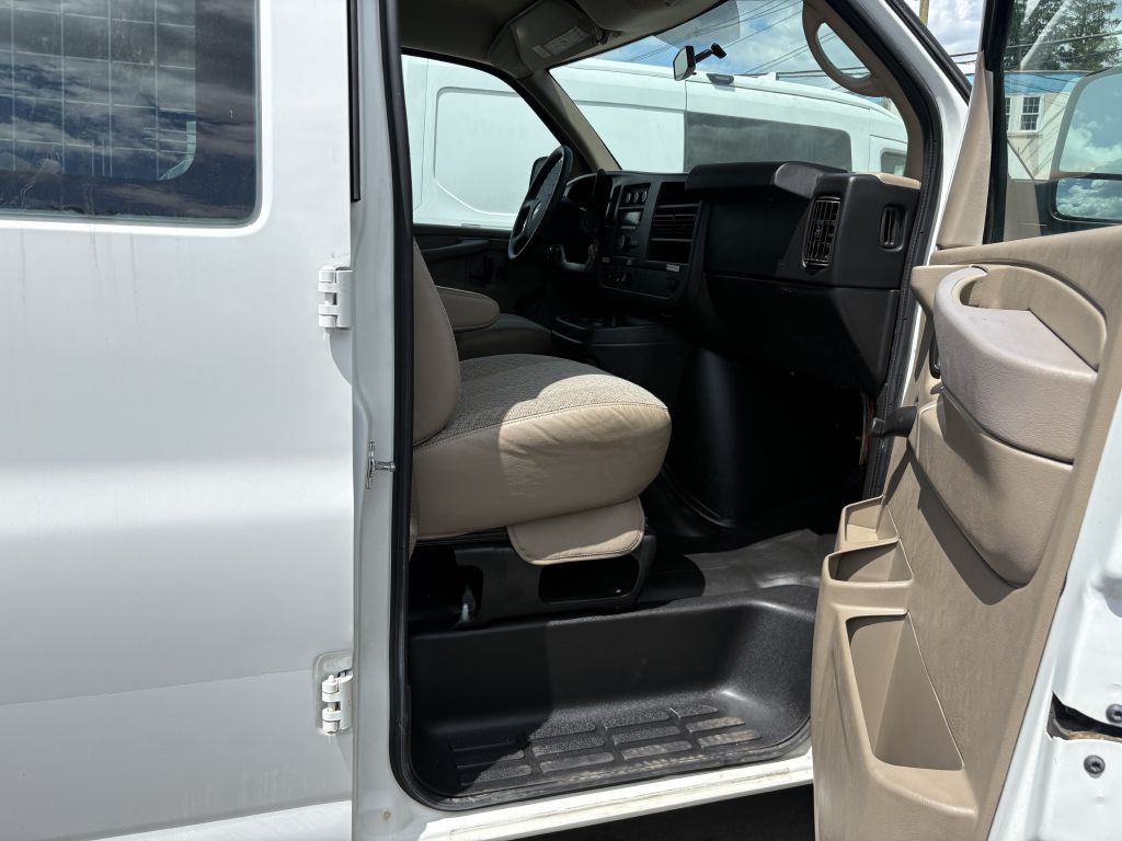 2011 Chevrolet Express Image 2