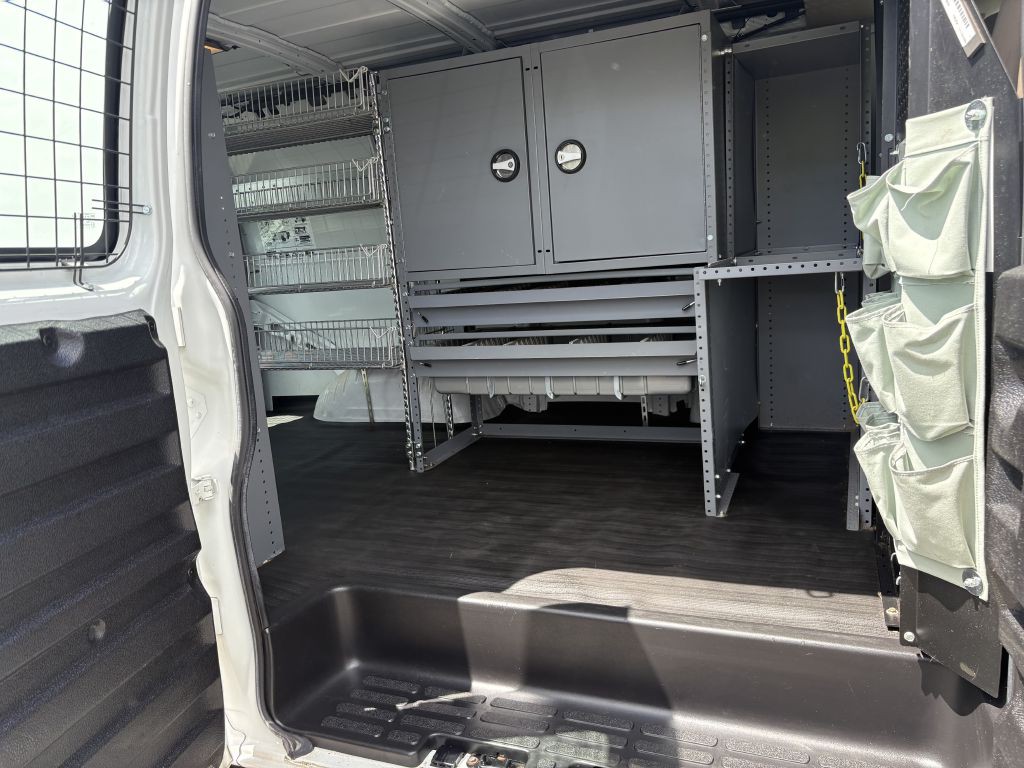 2011 Chevrolet Express Image 5